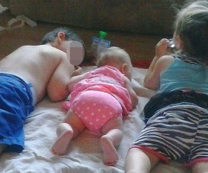 Để ở bên người tình, mẹ liên tục tiêm ma túy cho 3 con nhỏ