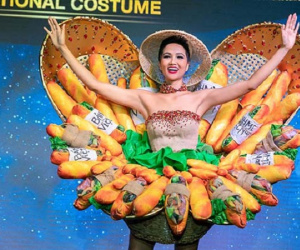 Trước trang phục 'Bánh mì' gây tranh cãi của H'Hen Niê, đại diện Việt Nam mặc thế nào đi dự thi Miss Universe?