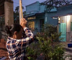 Video Người Cần Giờ cầu nguyện trước giờ bão số 9 đổ bộ