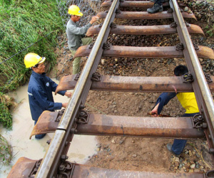 Bão số 9 vần vũ giật sập nhiều nhà, giao thông chia cắt