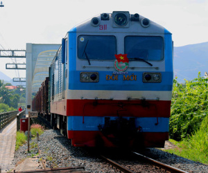 Đường sắt Bắc - Nam thông tuyến sau hơn 36 giờ tê liệt