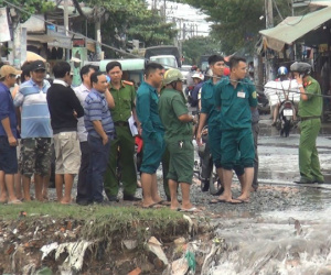 Nam thanh niên bị nước cuốn mất tích khi đang đi xe máy về nhà trong cơn bão số 9 ở Sài Gòn
