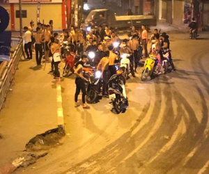 20 thanh niên tay lăm lăm 'hàng nóng' đại náo đường Giải Phóng