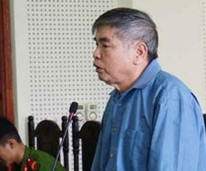 Bí thư, chủ tịch xã đi tù vì bán đất trả nợ cho địa phương