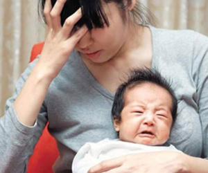 Chỉ thích cháu trai, mẹ chồng ép con dâu làm việc tàn nhẫn