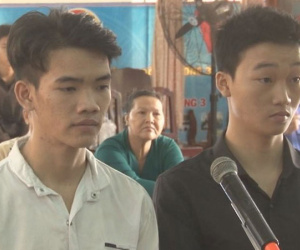 'Côn đồ' lĩnh án vì đâm gục người chạy xe máy vượt mặt
