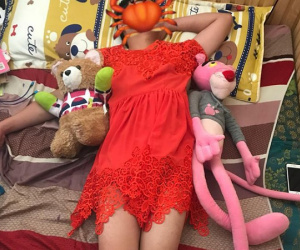 Hí hửng đăng ảnh dìm hàng chồng đi nhậu say xỉn, kết cuộc lại quay sang cãi nhau với cộng đồng mạng chỉ vì chiếc váy cam