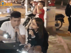 Ngất ngây với bản song ca 'Cơn mưa tình yêu' của Quang Hải và bạn gái Nhật Lê