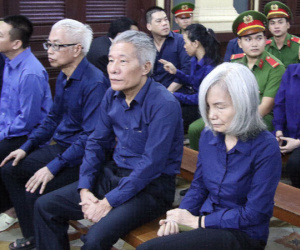 Người phụ nữ tóc bạc phơ liên quan đến Vũ 'nhôm' trong đại án Ngân hàng Đông Á là ai?