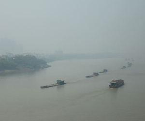 Ảnh: Hà Nội ô nhiễm không khí đạt mức có hại, trưa vẫn còn sương mù
