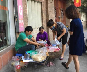 Bỏ cán bộ nhà nước về bán xôi vỉa hè: Anh địa chính thu 100 triệu/tháng