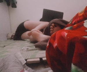 Nỗi lòng muôn đời khó tỏ: Phòng trọ có mỗi chiếc giường, bạn cùng phòng dẫn gấu về ôm ấp, thanh niên cầu cứu dân mạng