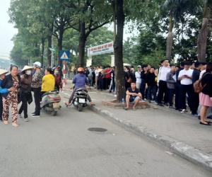 'Chợ vé' tại sân Mỹ Đình im ắng lạ thường, phe vé đổ xô về trụ sở VFF gạ mua lại vé bán online với giá sốc