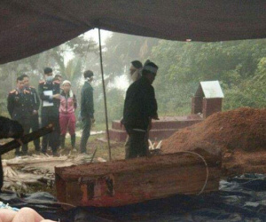 Con trai thú nhận sự thật 'rúng động' khi công an khai quật tử thi người bố