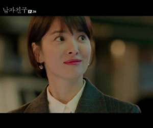 Encounter tập 2: CEO quyền lực Song Hye Kyo bất chấp hình tượng 'mò' đến nhà trai trẻ Park Bo Gum