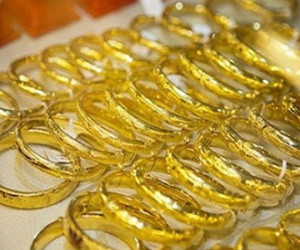 Giá vàng hôm nay 30/11: Một câu lỡ lời, USD tụt áp, vàng tăng vọt