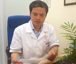 Người đàn ông tuổi 60 cầu cứu bác sĩ nam khoa vì 'dại dột'