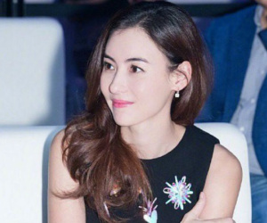 Trương Bá Chi xuất viện sau khi sinh con trai thứ ba