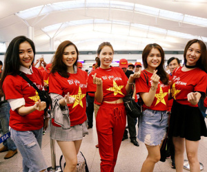 Những CĐV nữ xinh đẹp khiến trận bán kết lượt đi giữa Việt Nam - Philippines trở nên sôi động hơn bao giờ hết