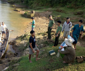 Rủ nhau ra bờ sông chơi, 2 em nhỏ mất tích nghi bị đuối nước