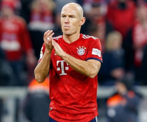 Arjen Robben tuyên bố chia tay Bayern Munich sau một thập kỷ gắn bó