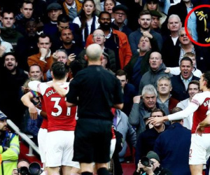 CĐV Tottenham bị bắt vì ném vỏ chuối sau khi Aubameyang ghi bàn