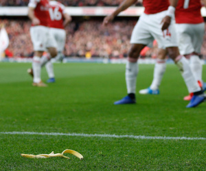 CĐV Tottenham bị bắt vì ném vỏ chuối sỉ nhục tiền đạo Arsenal