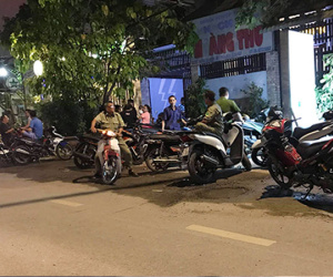 Gia đình chủ khách sạn ở Sài Gòn bị cướp khống chế bằng súng
