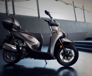 Honda SH giá 300 triệu đồng vừa về Việt Nam có gì hot?