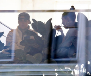 Justin Bieber và vợ sắp cưới bỗng tranh cãi căng thẳng trong quán cafe vì Selena Gomez