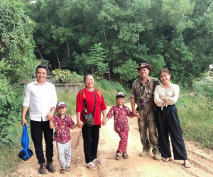 Vợ chồng Hoàng Linh hạnh phúc trong chuyến về quê sau ồn ào chia tay