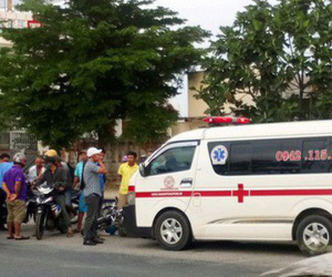 Xe cấp cứu tông 2 cán bộ thanh tra giao thông bị thương
