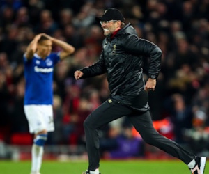 Jurgen Klopp nguy cơ bị cấm chỉ đạo trận gặp Man Utd
