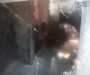 Ném 'bom xăng' vào nhà giám đốc doanh nghiệp lúc rạng sáng