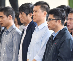 Người chơi sạch túi, đại lý kiếm bộn tiền qua game bài Rikvip