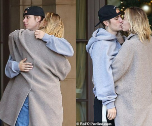 Sau trận cãi vã vì Selena, Justin Bieber và vợ lại nhí nhố nhảy múa rồi hôn nhau hạnh phúc trên phố