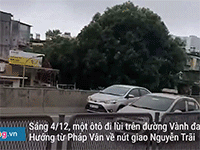 Video Ôtô đi lùi hàng trăm mét trên đường vành đai 3