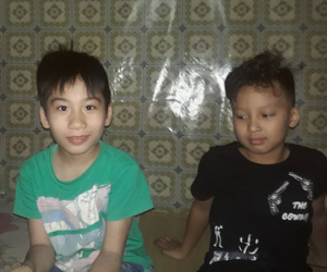 Hà Nội: Đang chơi trong ngõ, bé trai bị đàn 4 con chó lao ra cắn