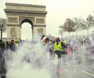 2 tuần biểu tình, bạo loạn biến Paris thành 'bãi chiến trường'