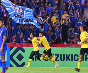 Thái Lan 2-2 Malaysia: Hút chết ở phút cuối, Malaysia hẹn tái ngộ với Việt Nam ở chung kết