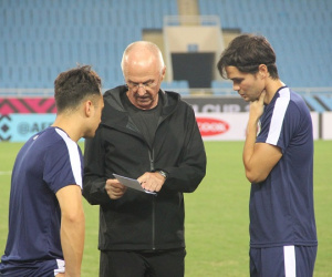 Trước ngày quyết đấu Việt Nam, đội trưởng Phil Younghusband nhận được chỉ đạo đặc biệt từ HLV Eriksson