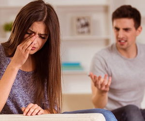 Xa nhau một năm ròng, đêm đầu tiên gặp lại, chồng đã hất tôi ra rồi giáng cho một bạt tai