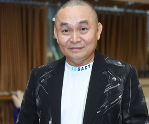 Xuân Hinh: 'Tôi được fan tặng nghìn USD khi đi diễn'