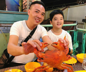 Chồng sắp cưới rất yêu thương con riêng của Hoàng Linh, còn nữ MC đối xử với con riêng của Mạnh Hùng như thế nào?