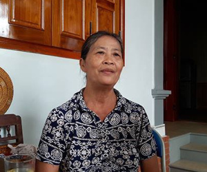 Mẹ Công Phượng bật khỏi giường bệnh khi con sút tung lưới Philippines