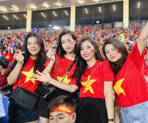 Sao Việt vỡ òa, rủ nhau đi bão sau khi Việt Nam vào chung kết AFF Cup