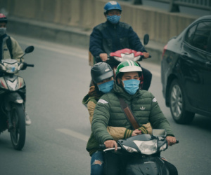 Ảnh: Người dân Hà Nội trùm áo ấm, co ro ra đường trong đợt rét mạnh nhất từ đầu mùa