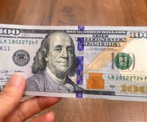 Nghệ An: Mua bán 100 USD, một phụ nữ bị phạt 40 triệu đồng