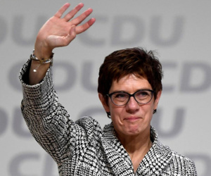 'Tiểu Merkel' trở thành lãnh đạo đảng CDU tại Đức