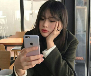 Trên đời có một kiểu con gái chỉ cần con trai nhắn tin mấy câu là nghĩ người ta cũng thích mình